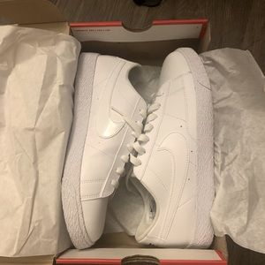 Nike Blazer Low GS Size 7Y  8.5 WOMENS